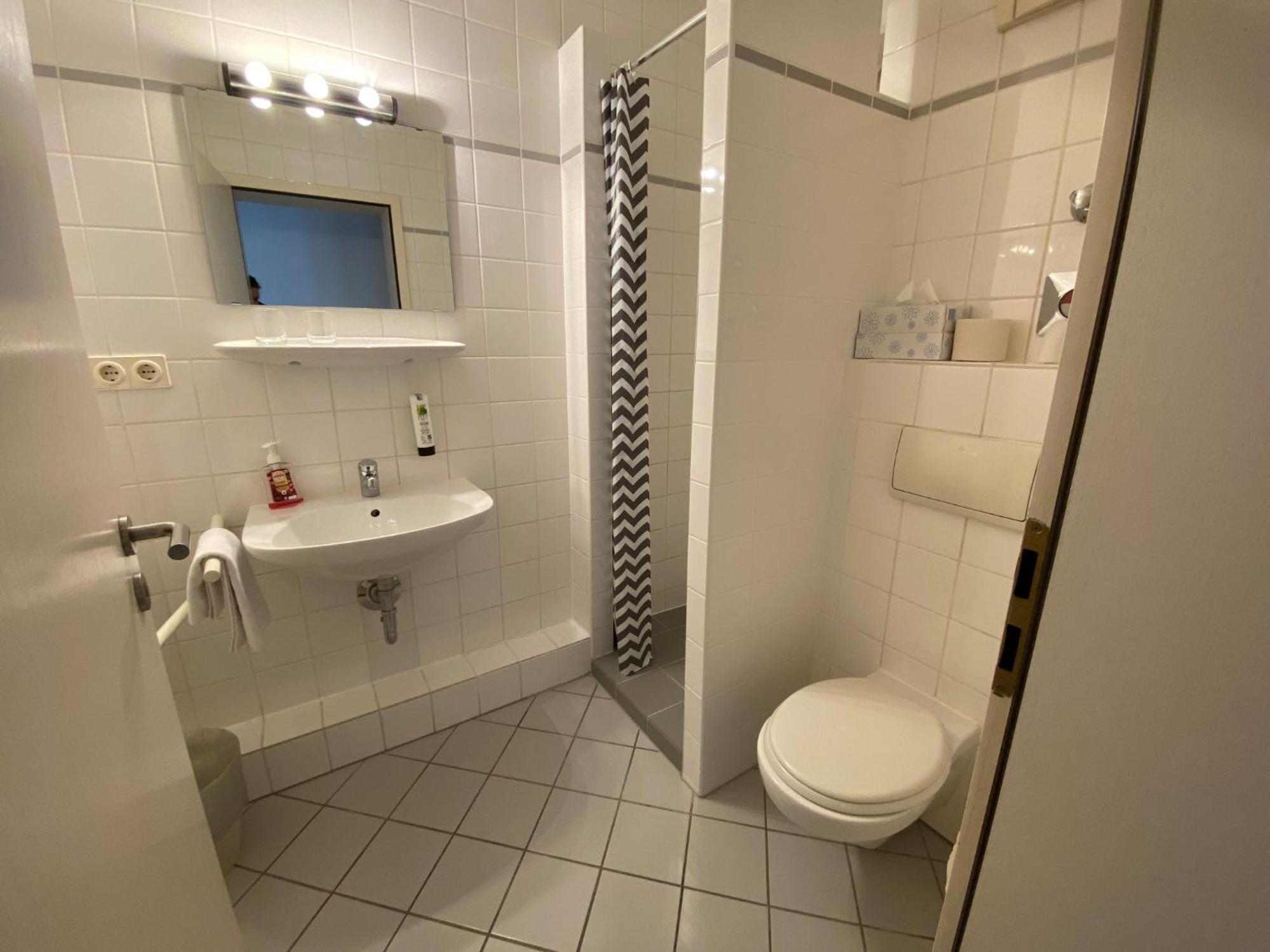 Avalon Bed & Breakfast Themen/- Nichtraucherhotel Hannover Buitenkant foto