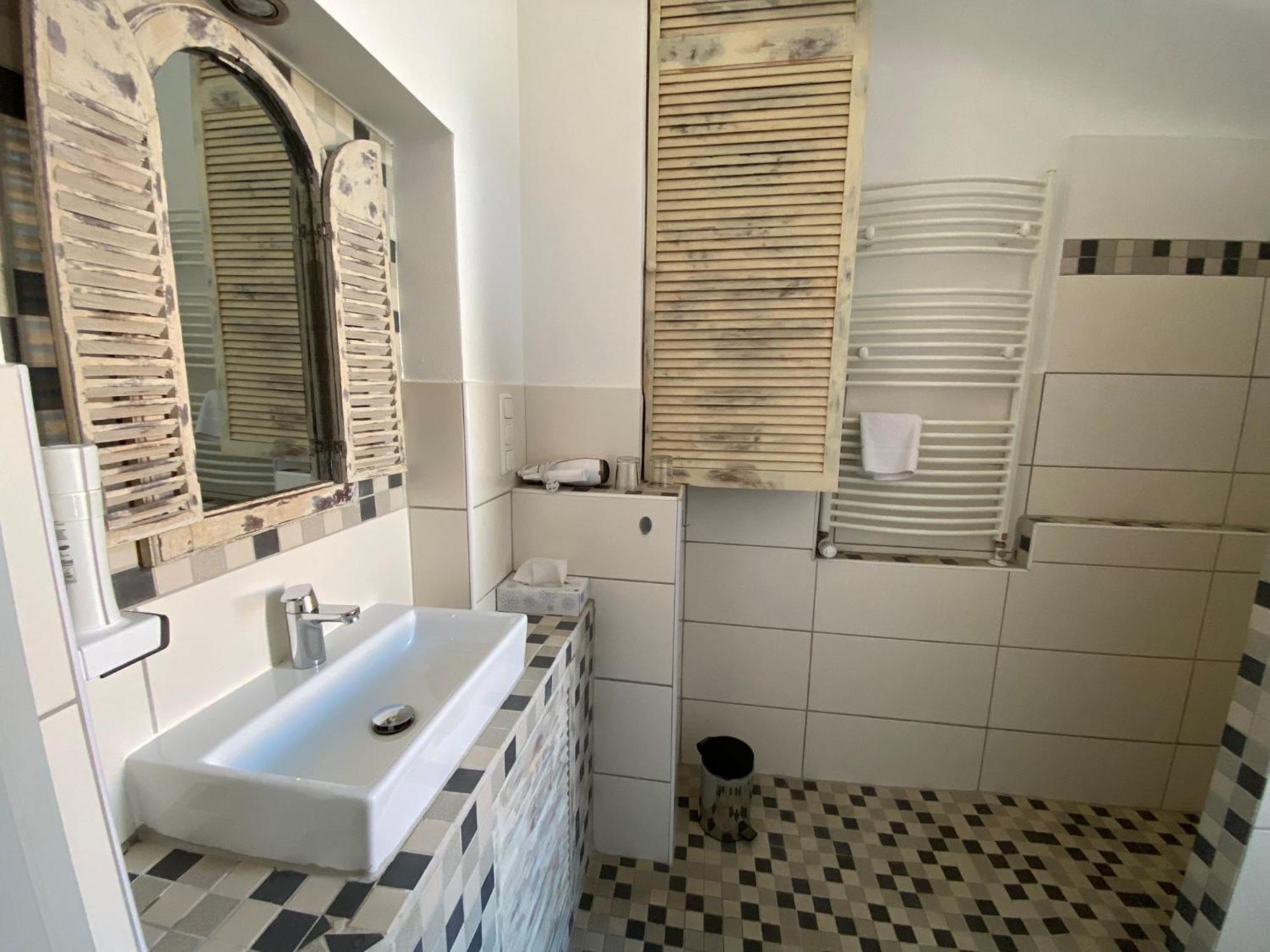 Avalon Bed & Breakfast Themen/- Nichtraucherhotel Hannover Buitenkant foto